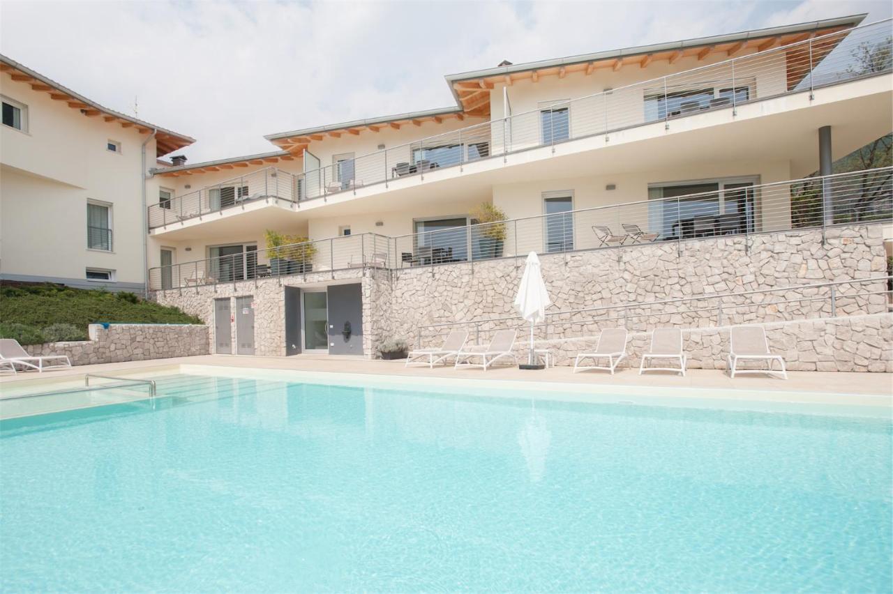 Terrazze Sul Garda Aparthotel Tenno Kültér fotó